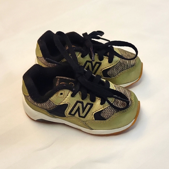 New Balance Gold and Black Baby Shoe's - Picture 1 of 11